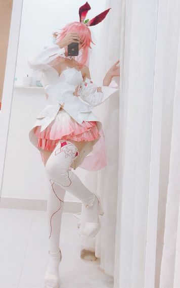 手伸进裙摆揉h兄妹文